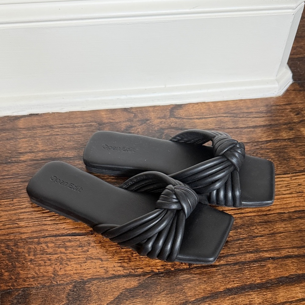 EUC Black Knotted Slide Sandals size 5.5